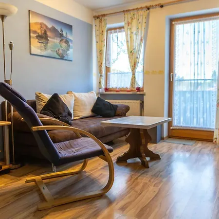 Mit Zwei Schlafzimmern Und Balkon By Interhome شقة